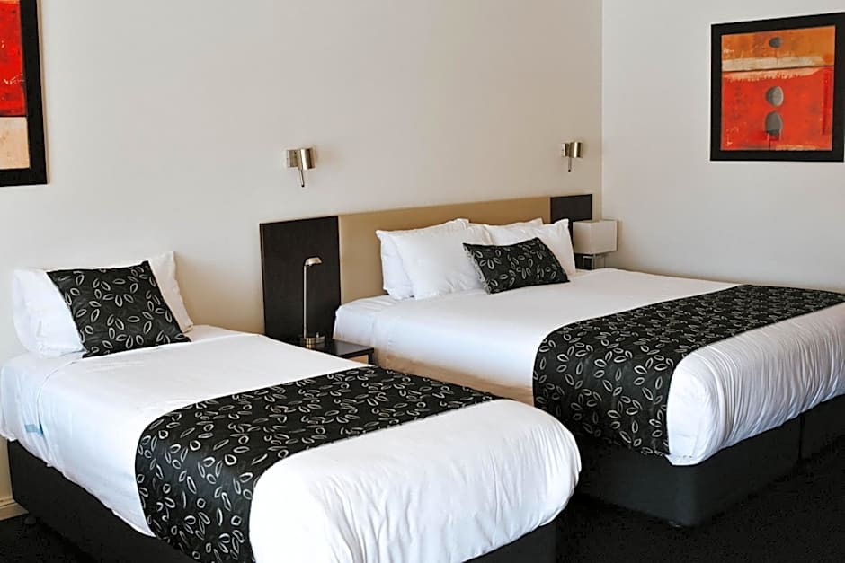 Photo 1 of 6 of Superior 2 Beds and 1 King Bed