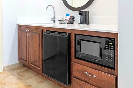 1 King Bed Studio Suite W/ Sofabed Nonsmoking