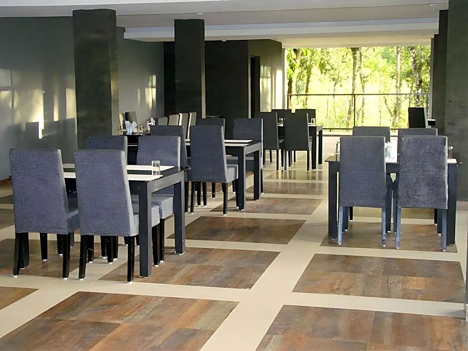 The Mountain Courtyard