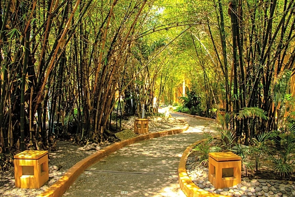 Costa de Oro Beach Hotel