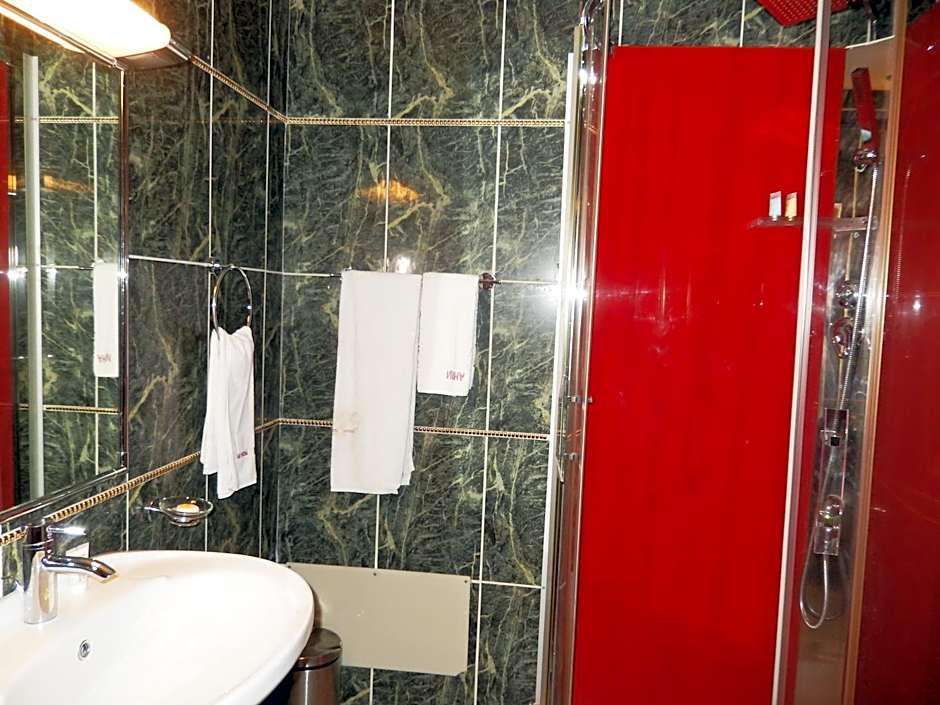 Noubou International Hotel AKWA