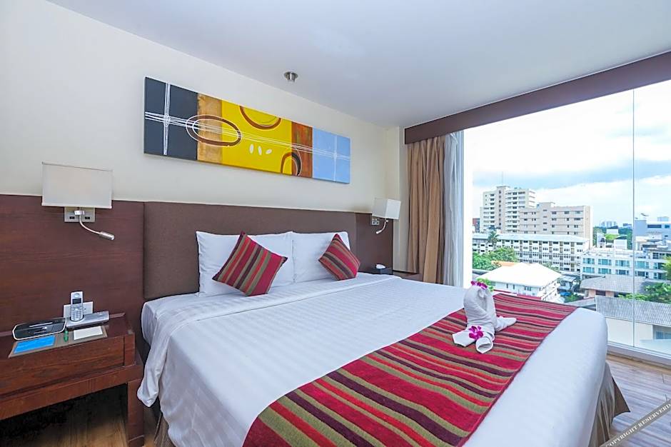 Lohas Residences Sukhumvit (SHA Plus)