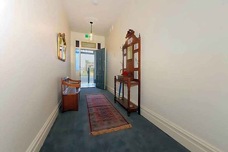 The Lollyshop Apartment in Battery Point