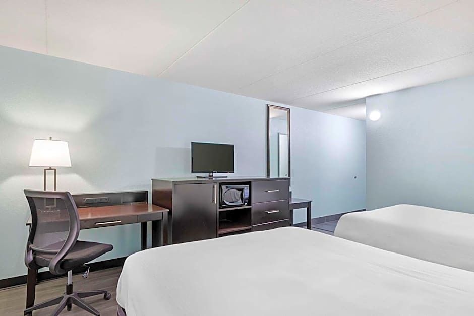 Clarion Inn Des Moines Airport