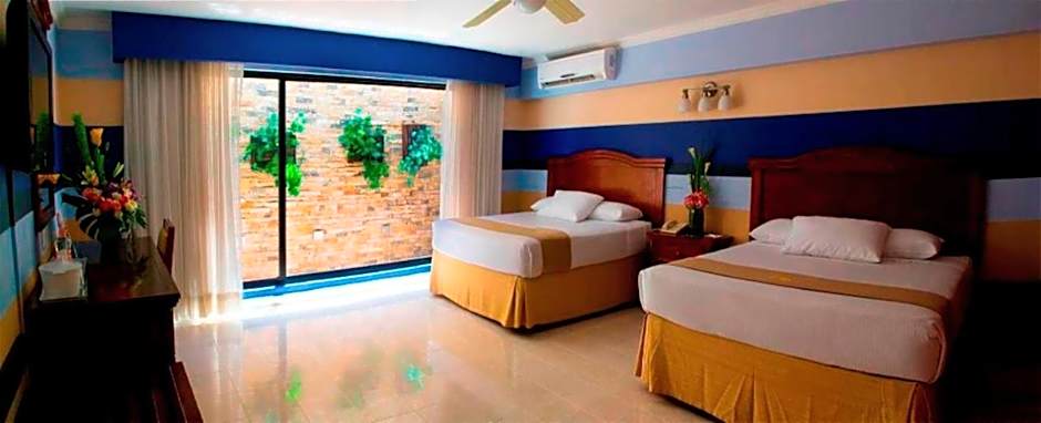 Hotel Plaza Colonial