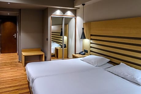 Standard Double or Twin Room without Balcony and City View