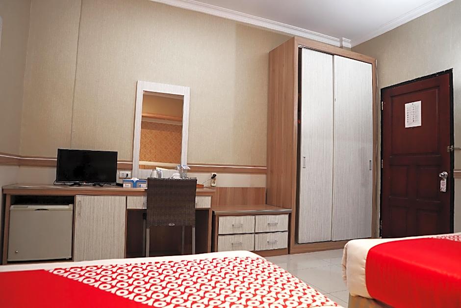 OYO 742 Mona Plaza Hotel