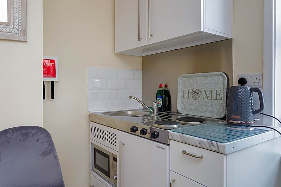 St Mary's - Modern Central Huge Studio Apartments