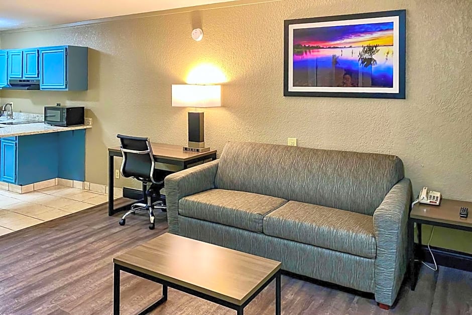 Quality Inn & Suites Airport