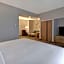 DoubleTree by Hilton St. Louis-Airport