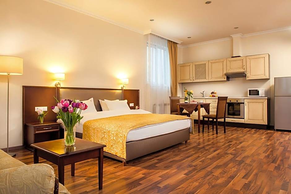 Greguar Hotel by UHM