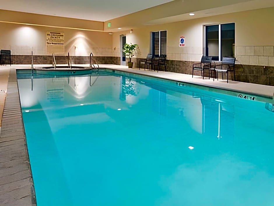 Holiday Inn Express Topeka North By IHG