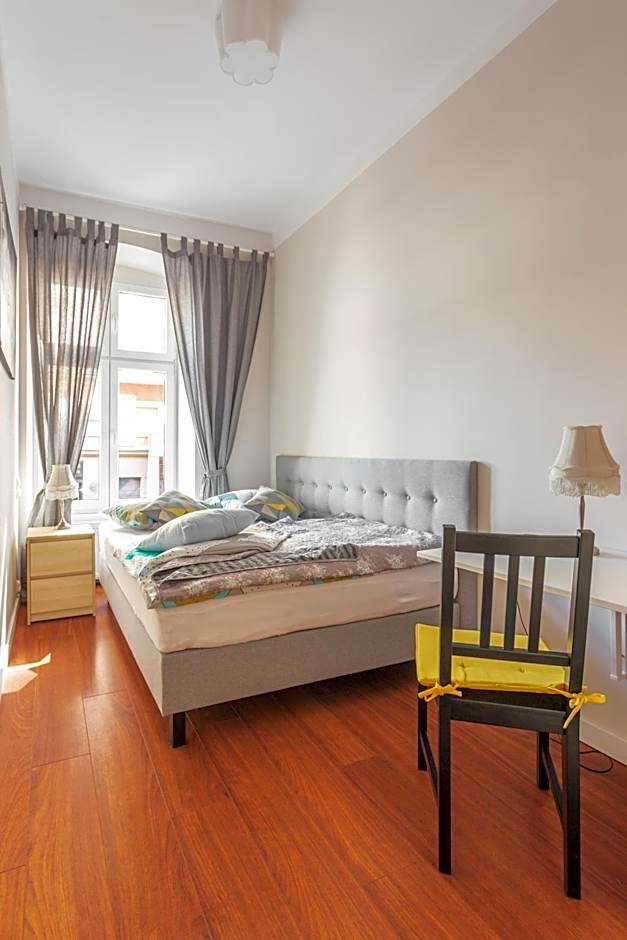 Babel Hostel, Dworzec PKP, Rynek