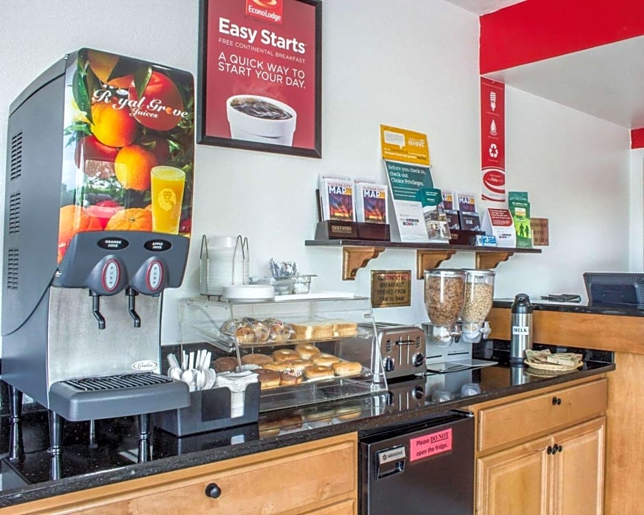 Econo Lodge University