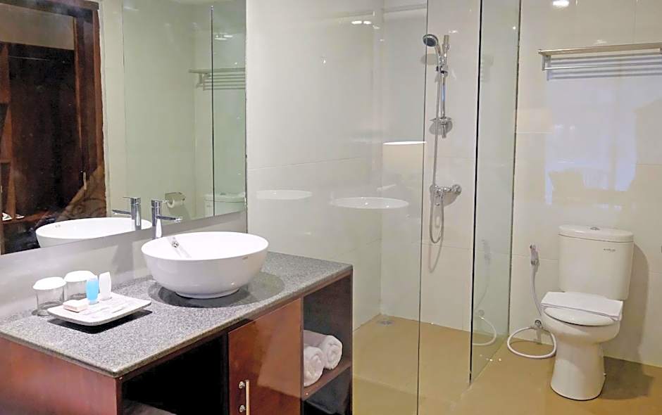 The Nalaya Hotel & Resto