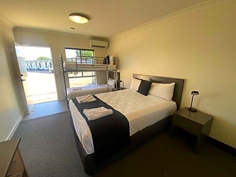 Dooley's Tavern & Motel Springsure