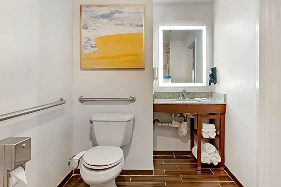 Comfort Suites East Brunswick - South River