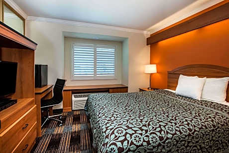 Queen Room - Mobility Access/Non-Smoking