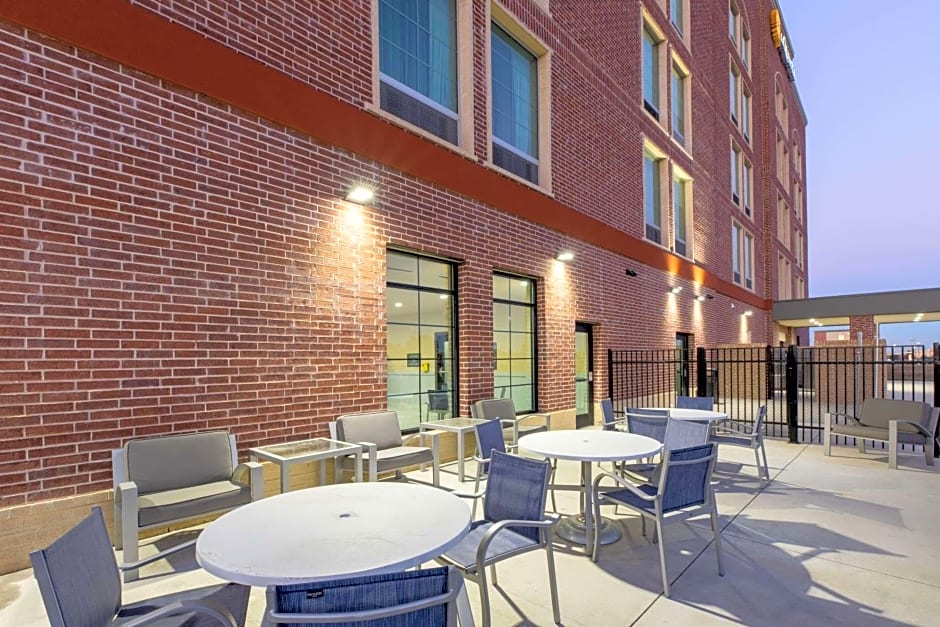  La Quinta Inn & Suites by Wyndham Dallas - Frisco Stadium