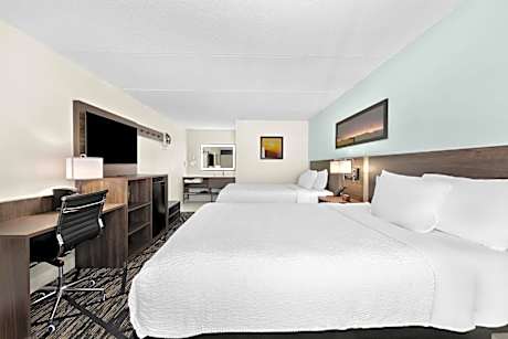 Quadruple Room with Two Queen Beds - Non Smoking/Exterior Hall