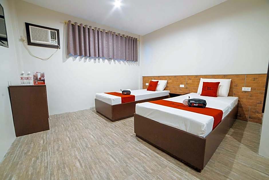 RedDoorz at Travelers Inn Bajada Davao