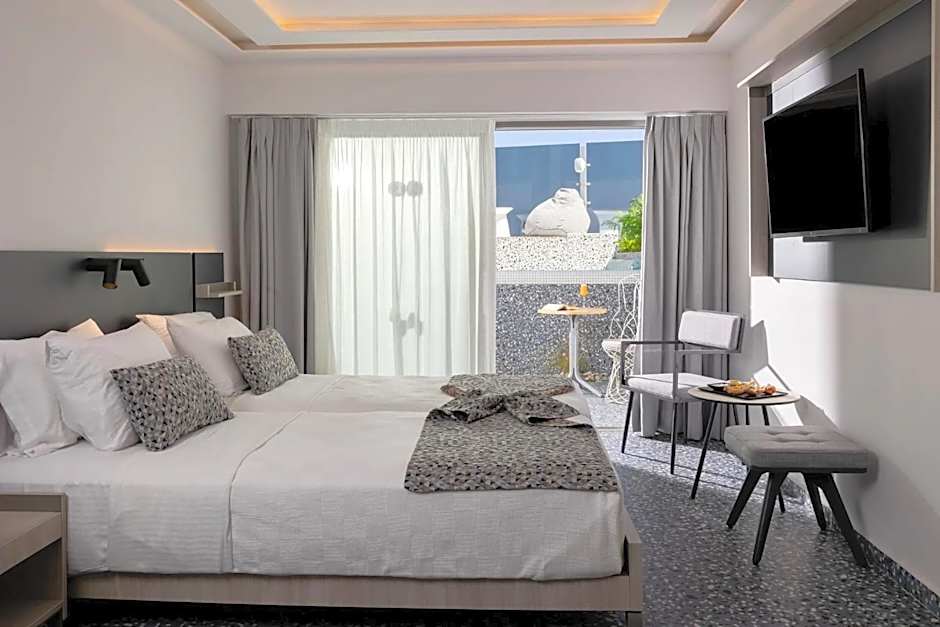 Photo 1 of 9 of Junior Suite, Plunge Pool