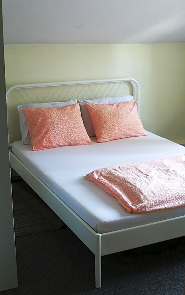 Hotelik Okęcie 39 - Nocleg i Parking Blisko Lotnisko Okęcie