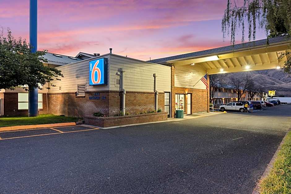 Motel 6 Clarkston WA