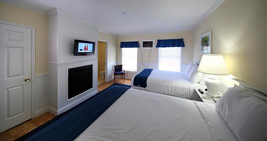 Colonial Inn Harbor Springs
