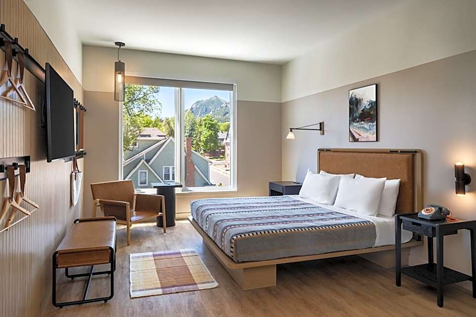 Moxy Boulder University