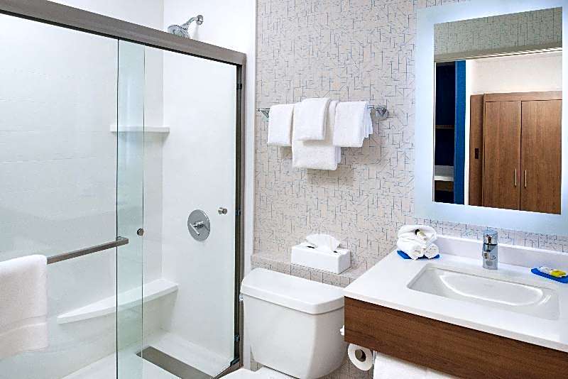 Holiday Inn Express & Suites Los Angeles Downtown West By IHG