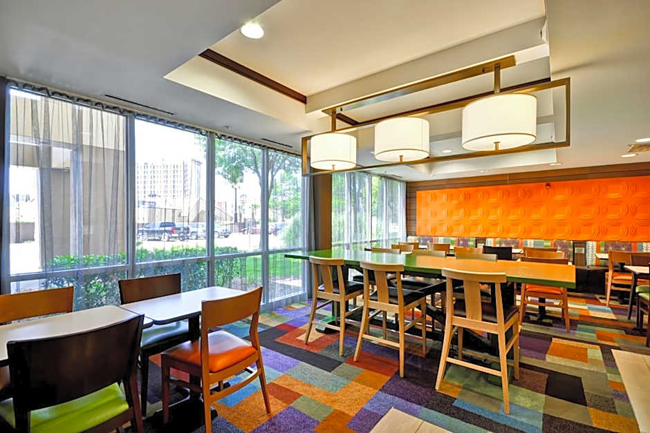 Fairfield Inn & Suites by Marriott Dallas Medical/Market Center