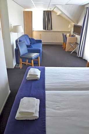 Family Room Comfort Seaview Bath