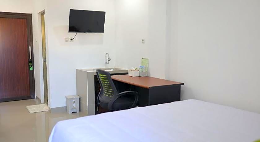 Urbanview Hotel Eropa Maros near Sultan Hasanuddin Airport by RedDoorz