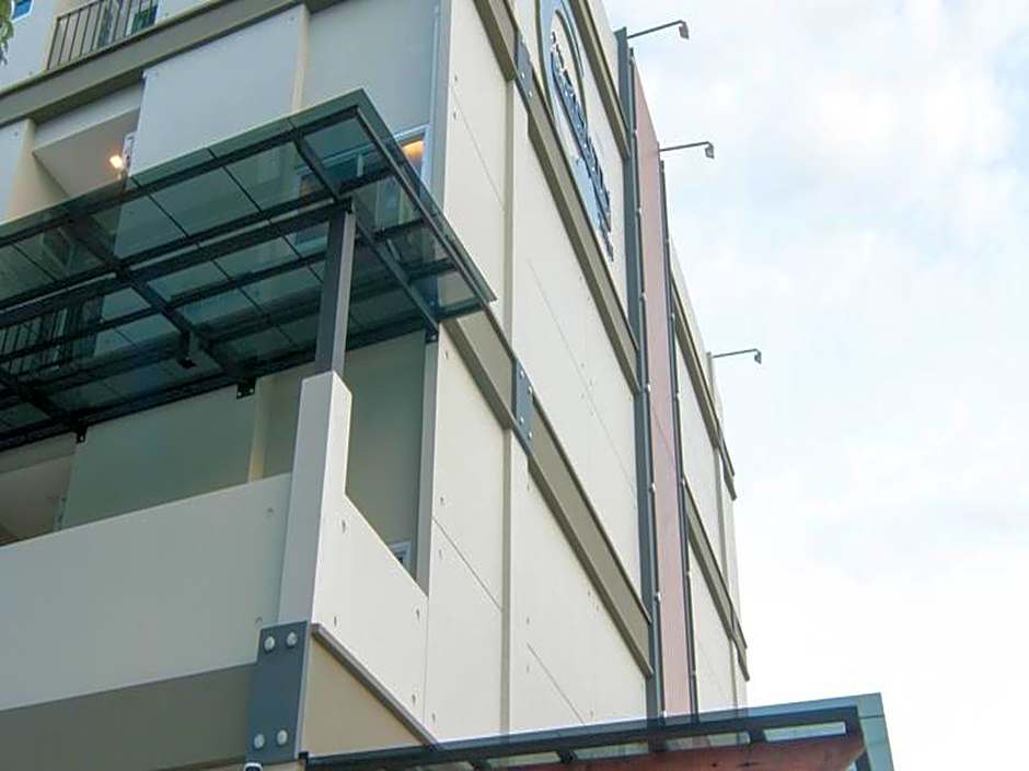 The Zenith Residence Hotel (SHA Extra Plus)