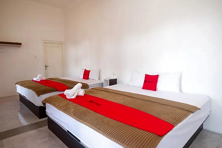 RedDoorz near Grojogan Sewu Tawangmangu