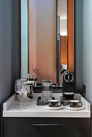 Studio Suite, 1 King, Park view