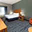 La Quinta Inn & Suites by Wyndham Bridgeport