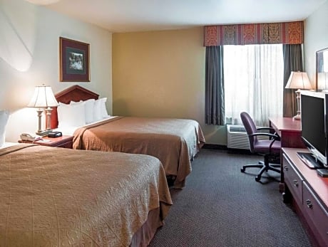 2 Queen Beds, Smoking