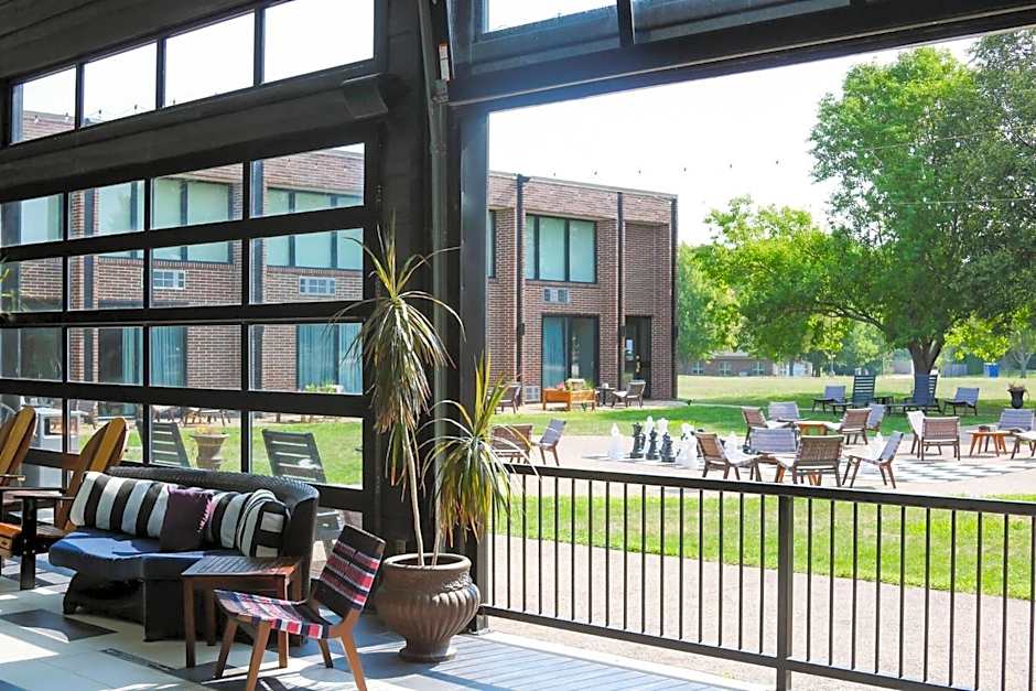 The Highlander Hotel Iowa City, an Ascend Collection Hotel