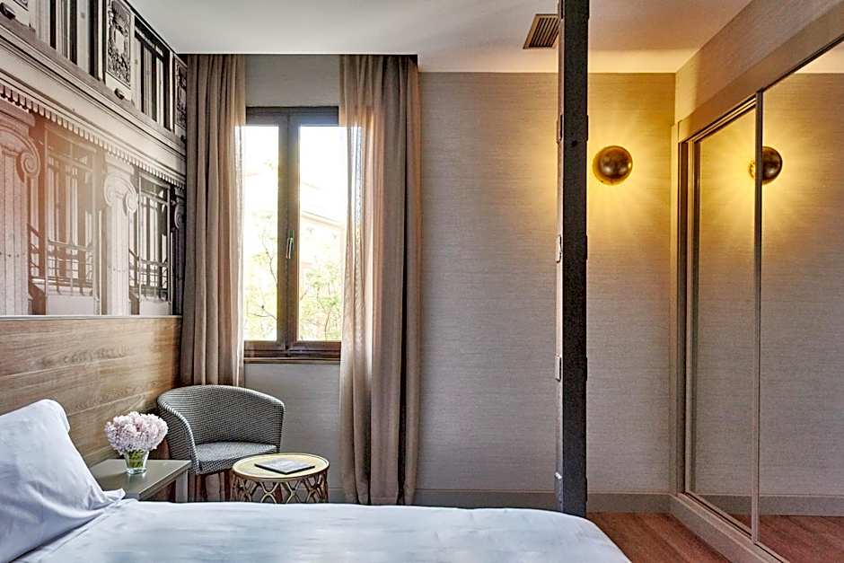 Photo 1 of 1 of 1 Double Bed, City View