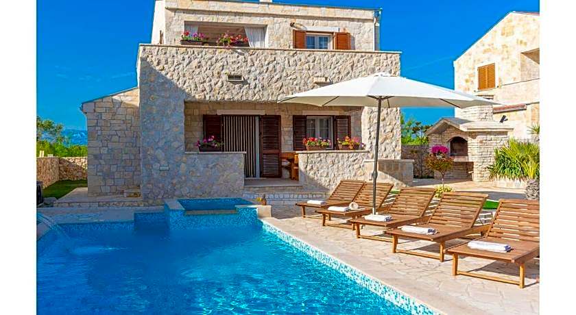 Villa Kirsten with heated pool, jacuzzi and sauna - by TA Leut Agency