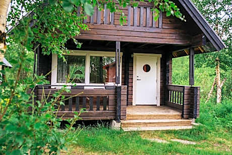 Cottage with Shared Shower and Private Toilet