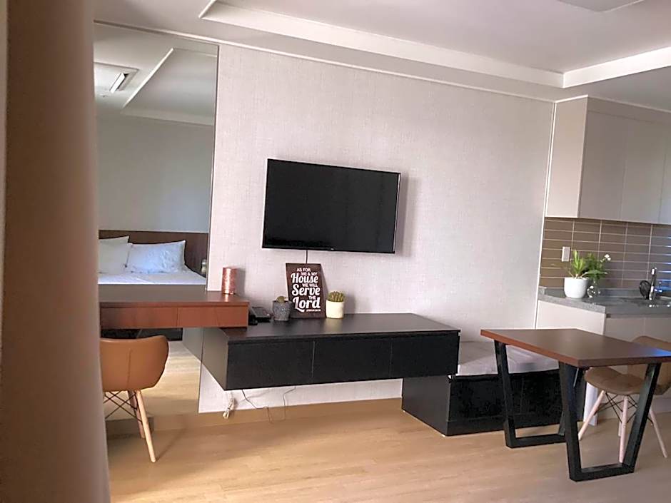 Luxury Condo in Clark Pampanga beside Hilton Hotel and Casino