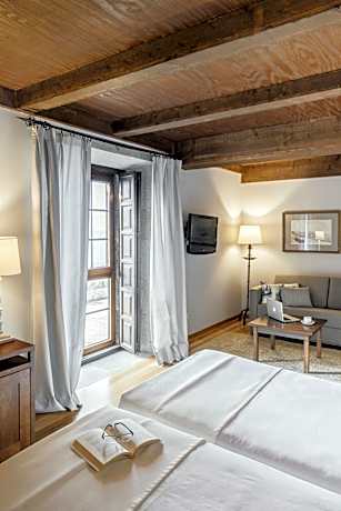 Standard Double Room (2 Adults + 1 Child)