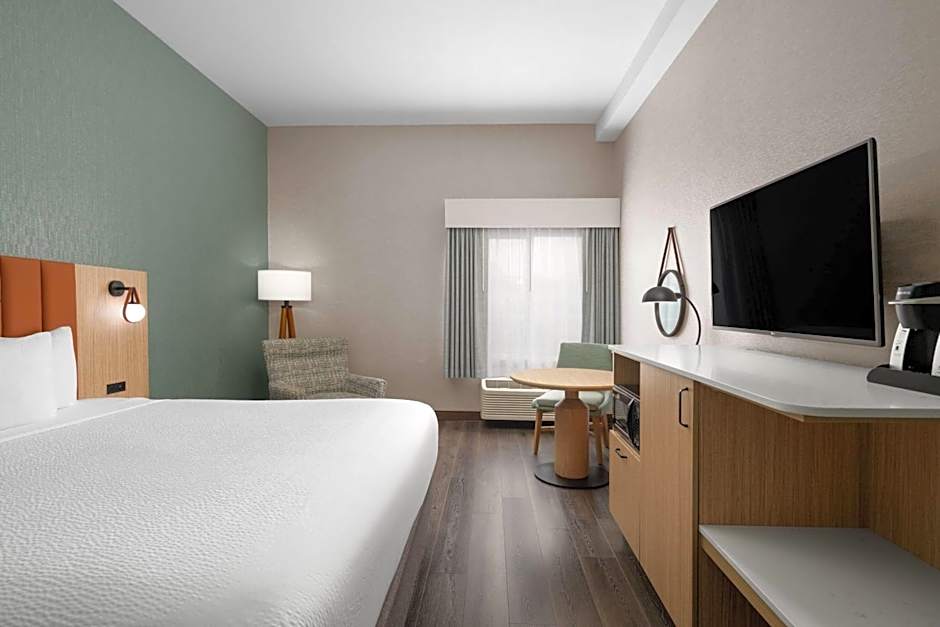 Photo 1 of 2 of 1 King Bed, Mobility Accessible