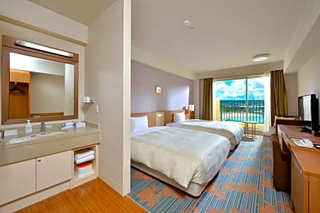 Superior Twin Room with Sea View - Non-Smoking
