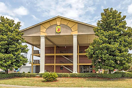 Super 8 by Wyndham Metairie