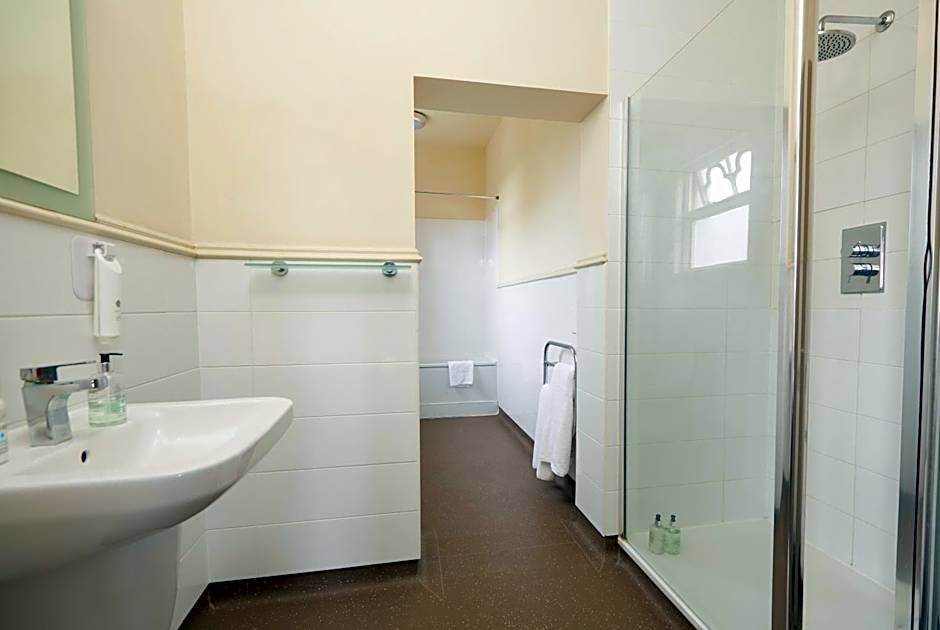 White Rabbit by Chef & Brewer Collection