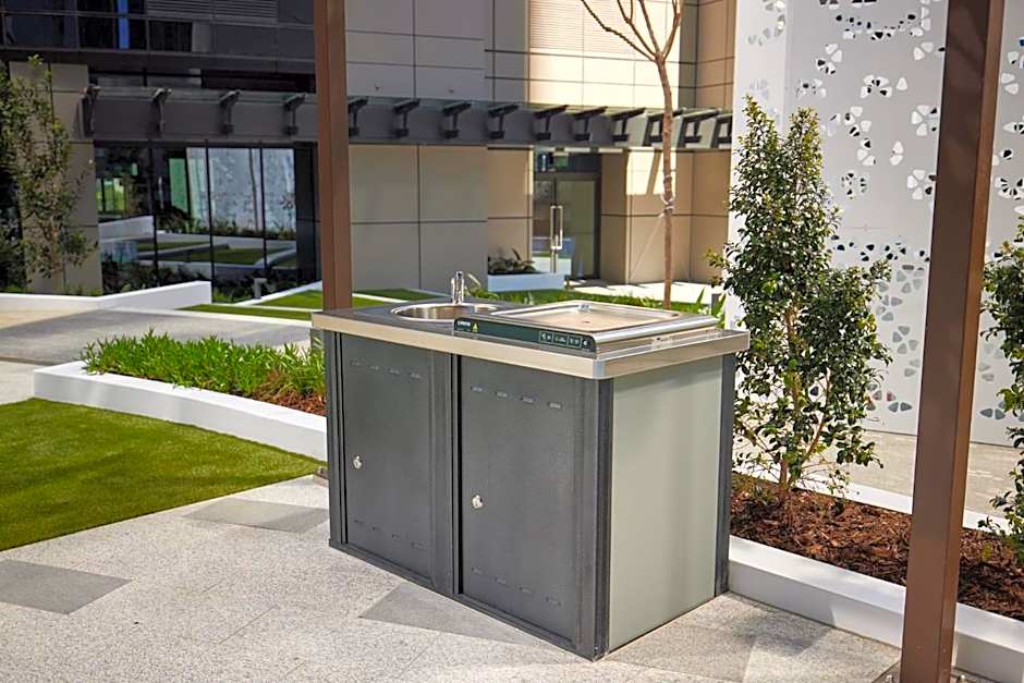 Luxury 1BR in Brisbane City River Firework View